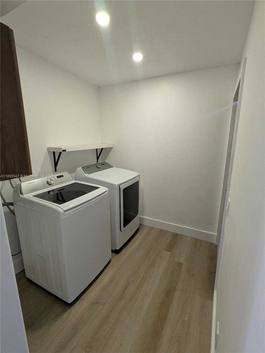 Small Image of 14321 BOGGS DR #01, Miami Number 12