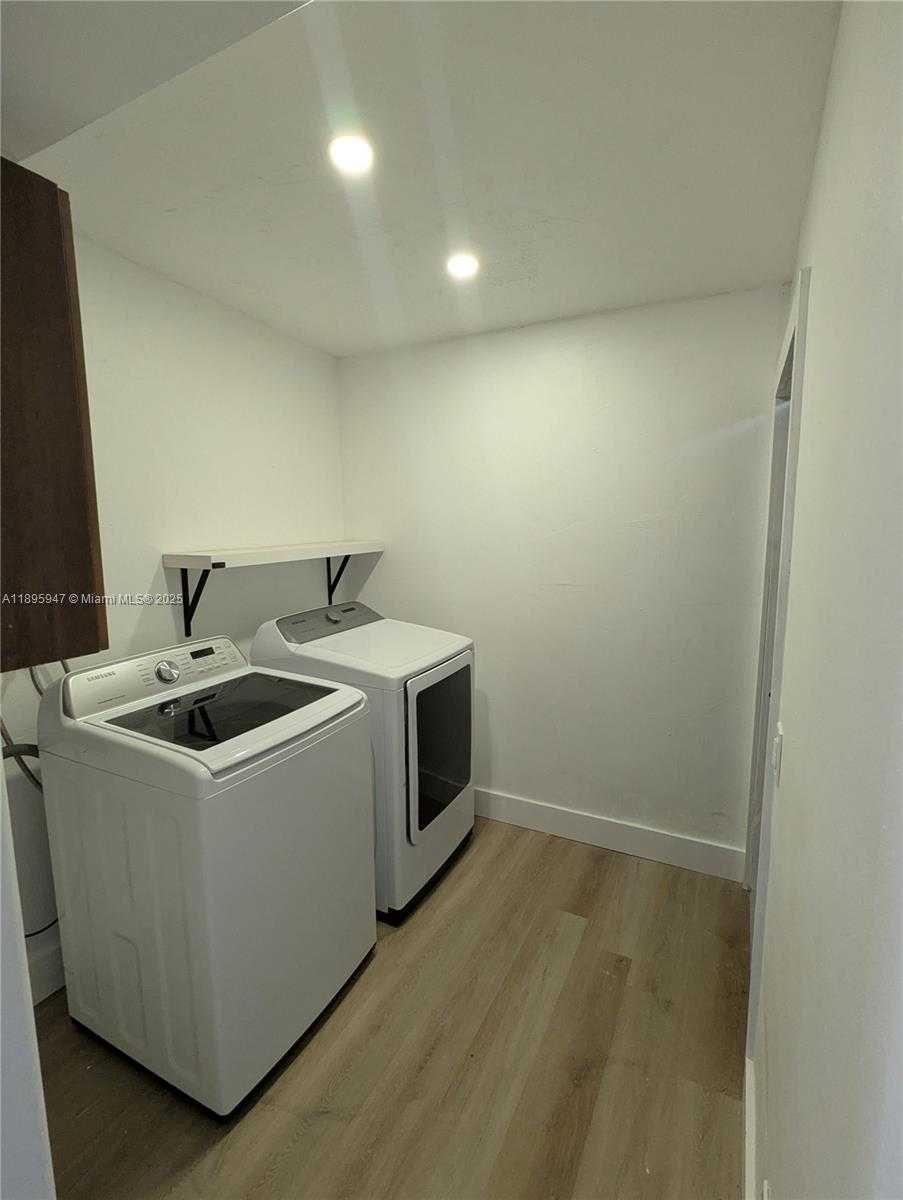 Small Image of 14321 BOGGS DR #01, Miami Number 13