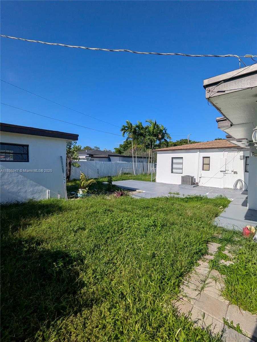Small Image of 14321 BOGGS DR #01, Miami Number 14