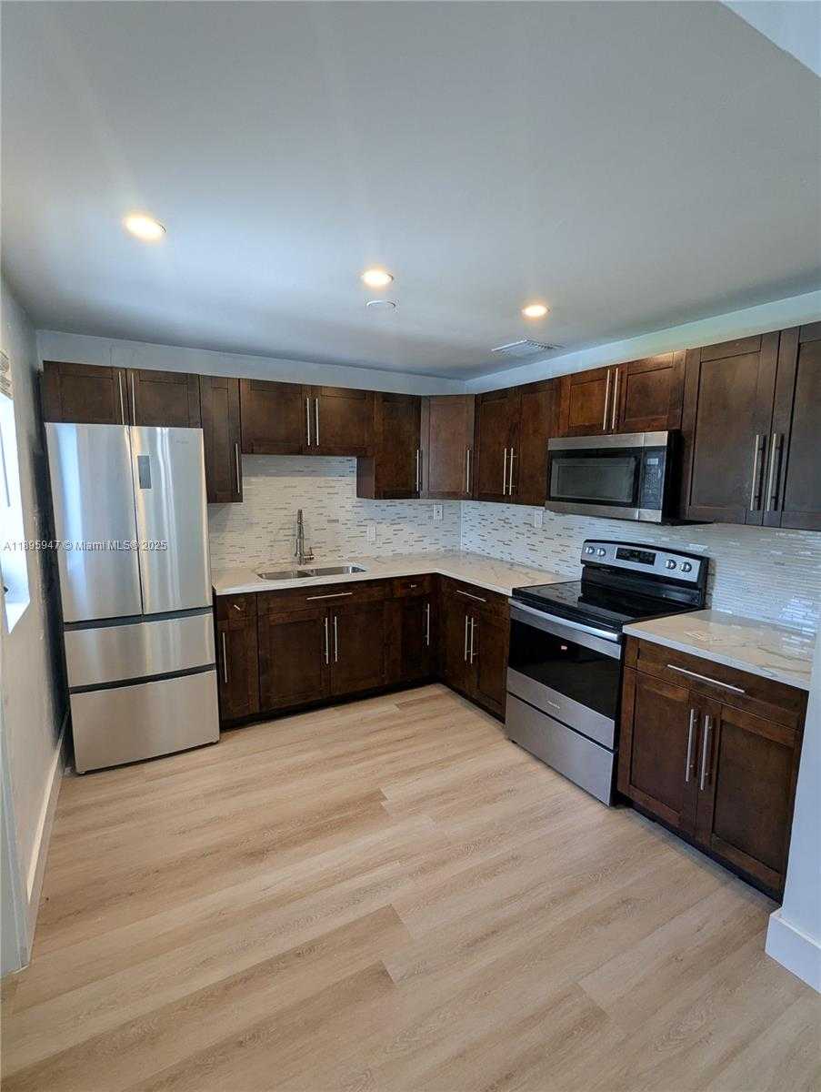 Small Image of 14321 BOGGS DR #01, Miami Number 3
