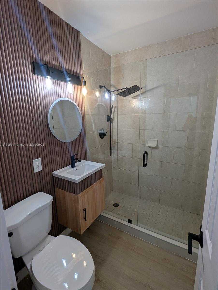 Small Image of 14321 BOGGS DR #01, Miami Number 4