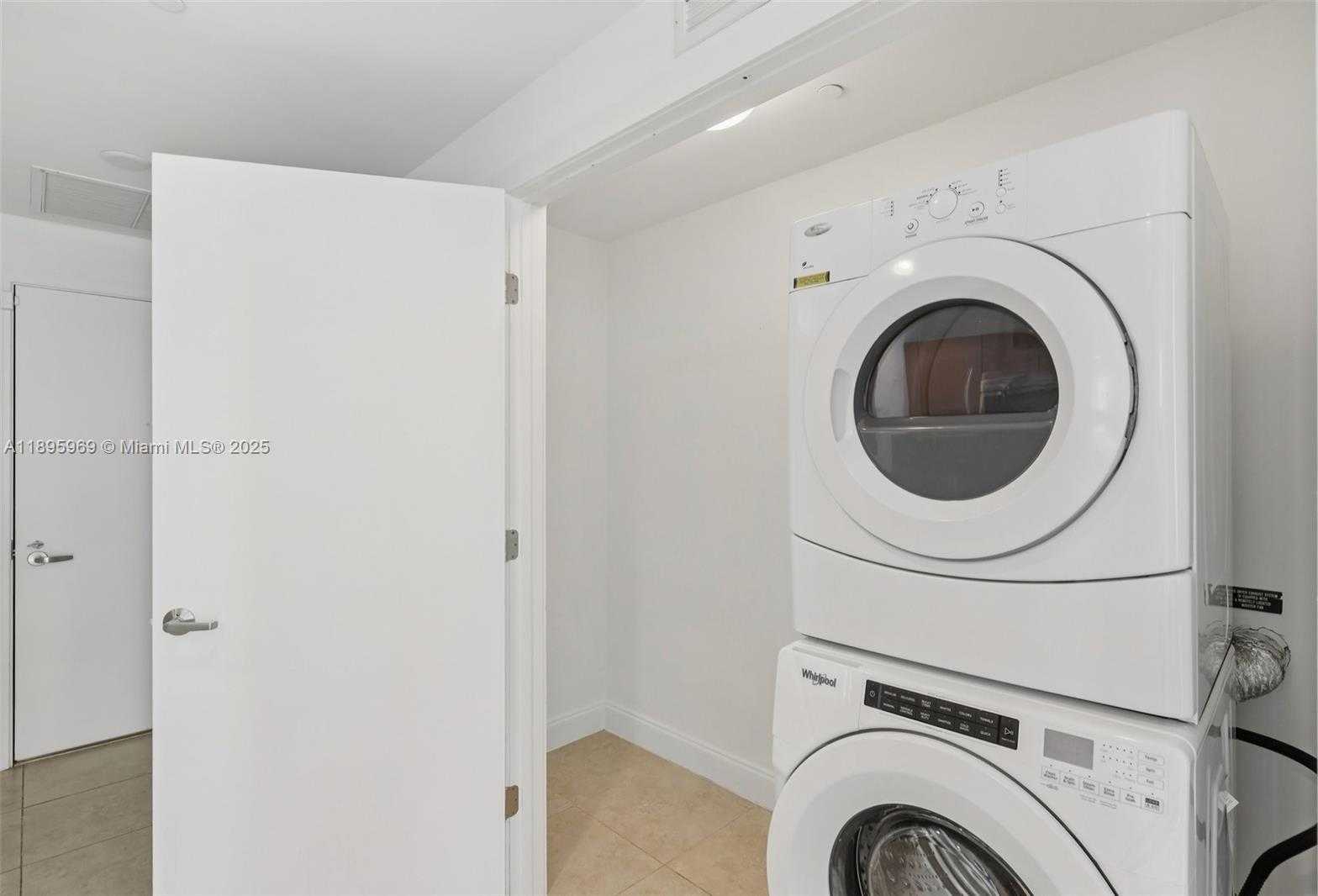 Small Image of 1060 BRICKELL AVE #2607, Miami Number 17