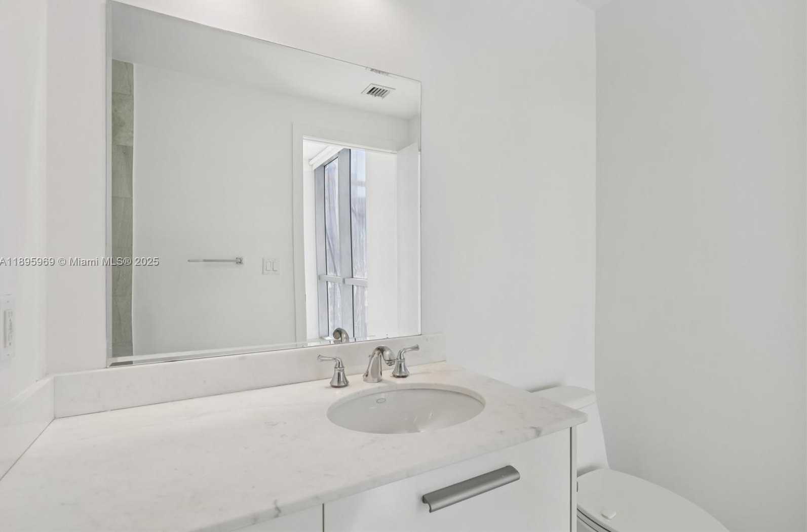 Small Image of 1060 BRICKELL AVE #2607, Miami Number 20