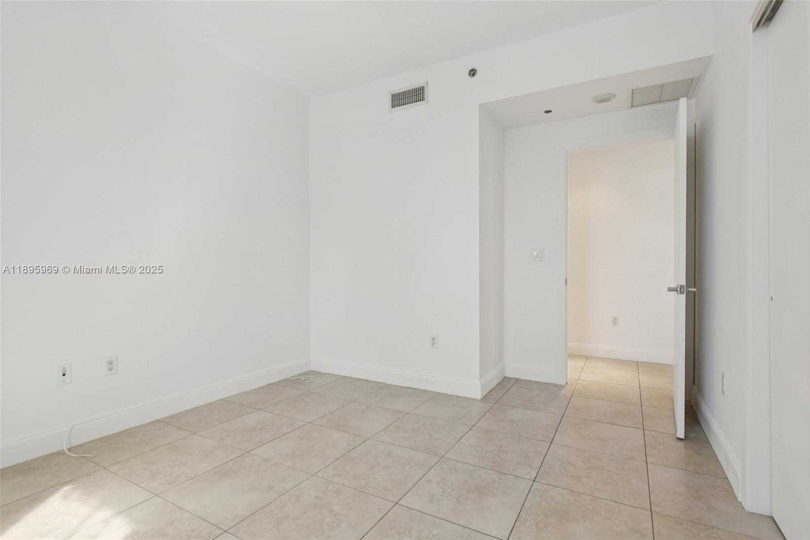 Small Image of 1060 BRICKELL AVE #2607, Miami Number 23