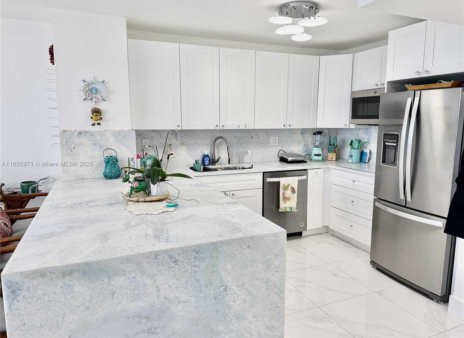 Small Image of 3180 SOUTH OCEAN DR #303, Hallandale Beach Number 14