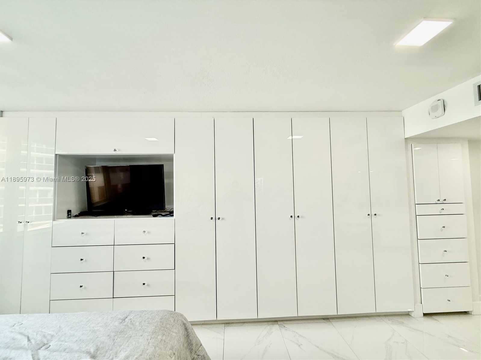 Small Image of 3180 SOUTH OCEAN DR #303, Hallandale Beach Number 41