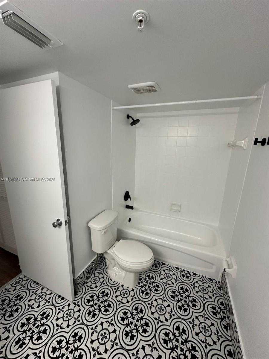 Small Image of 2711 OCEAN CLUB BLVD #307, Hollywood Number 4