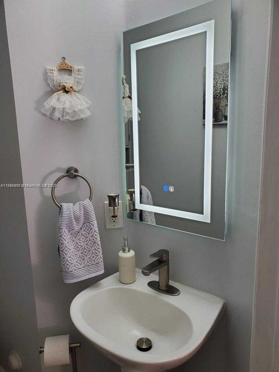Small Image of 9982 SOUTH WEST 162ND CT, Miami Number 29