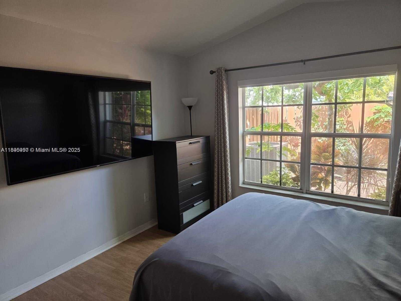 Small Image of 9982 SOUTH WEST 162ND CT, Miami Number 41