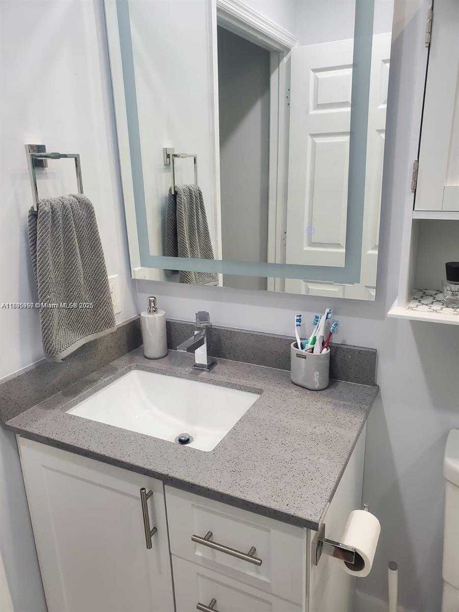 Small Image of 9982 SOUTH WEST 162ND CT, Miami Number 48