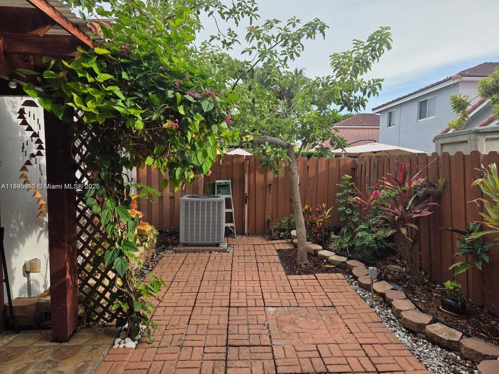 Small Image of 9982 SOUTH WEST 162ND CT, Miami Number 6