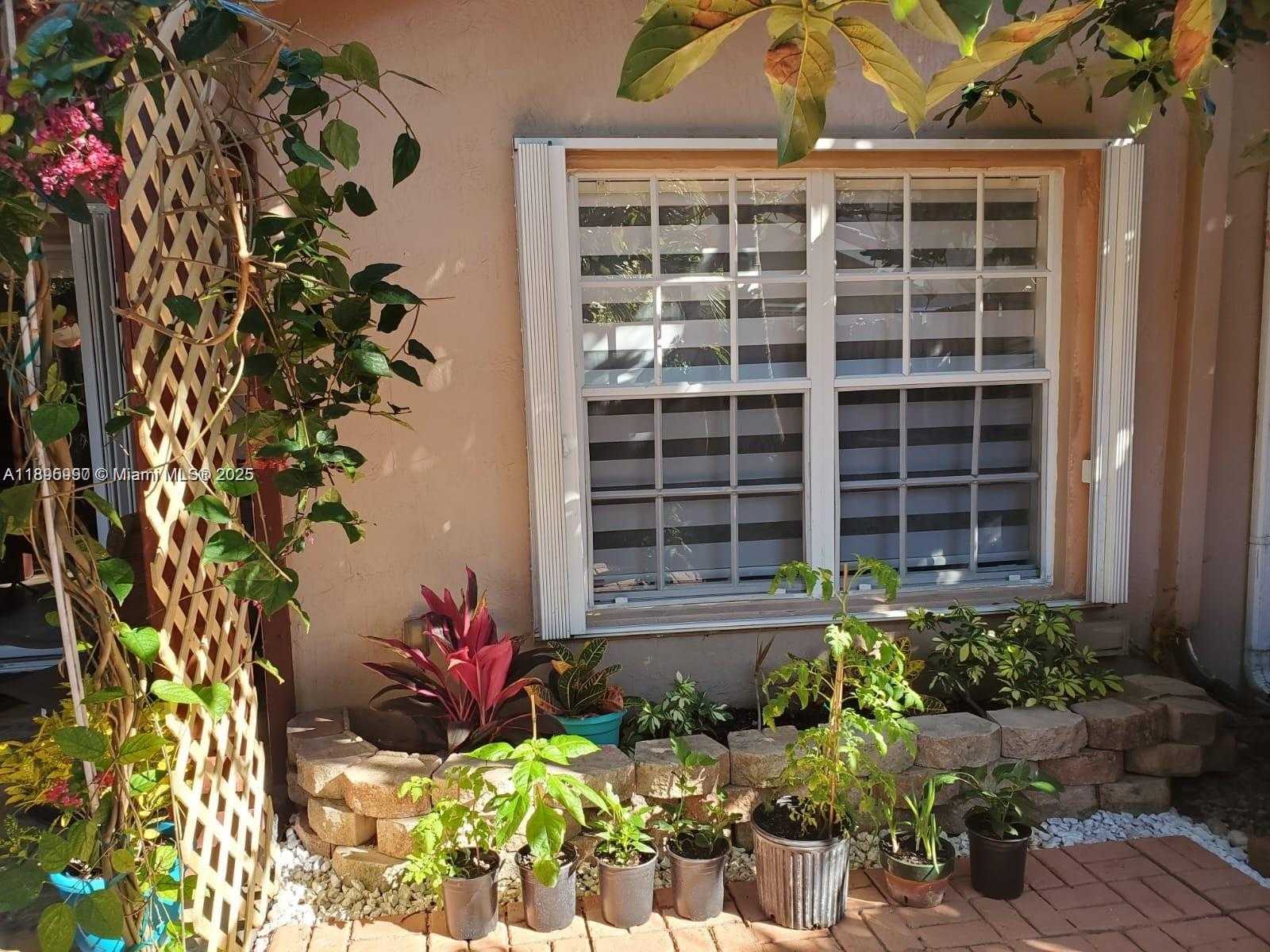 Small Image of 9982 SOUTH WEST 162ND CT, Miami Number 7