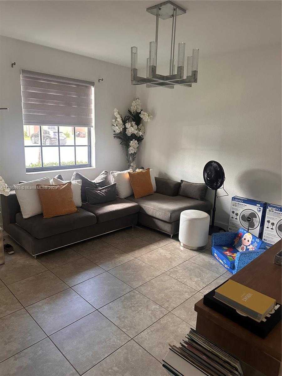 Small Image of 8867 WEST 35TH WAY, Hialeah Number 15