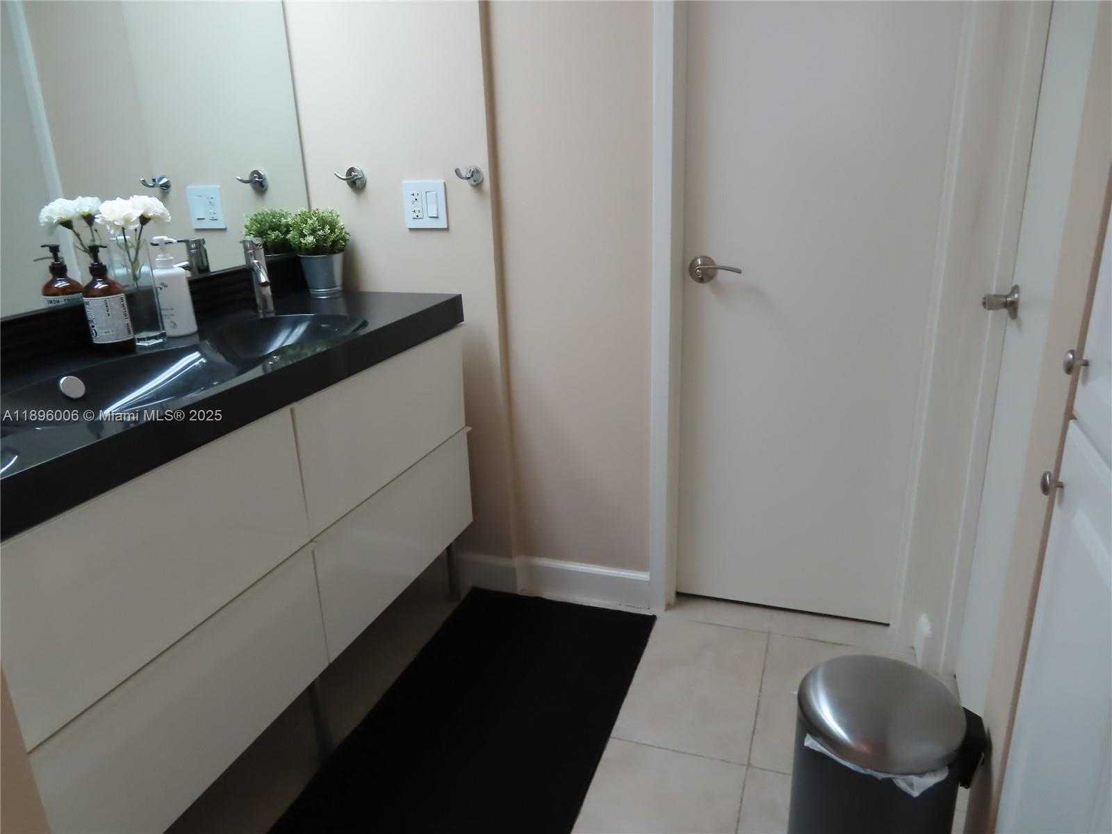 Small Image of 5701 COLLINS AVE #419, Miami Beach Number 19