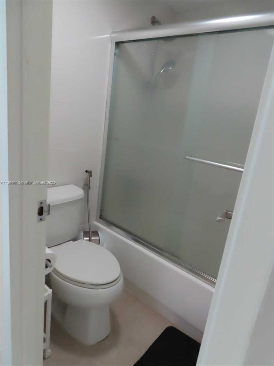 Small Image of 5701 COLLINS AVE #419, Miami Beach Number 21