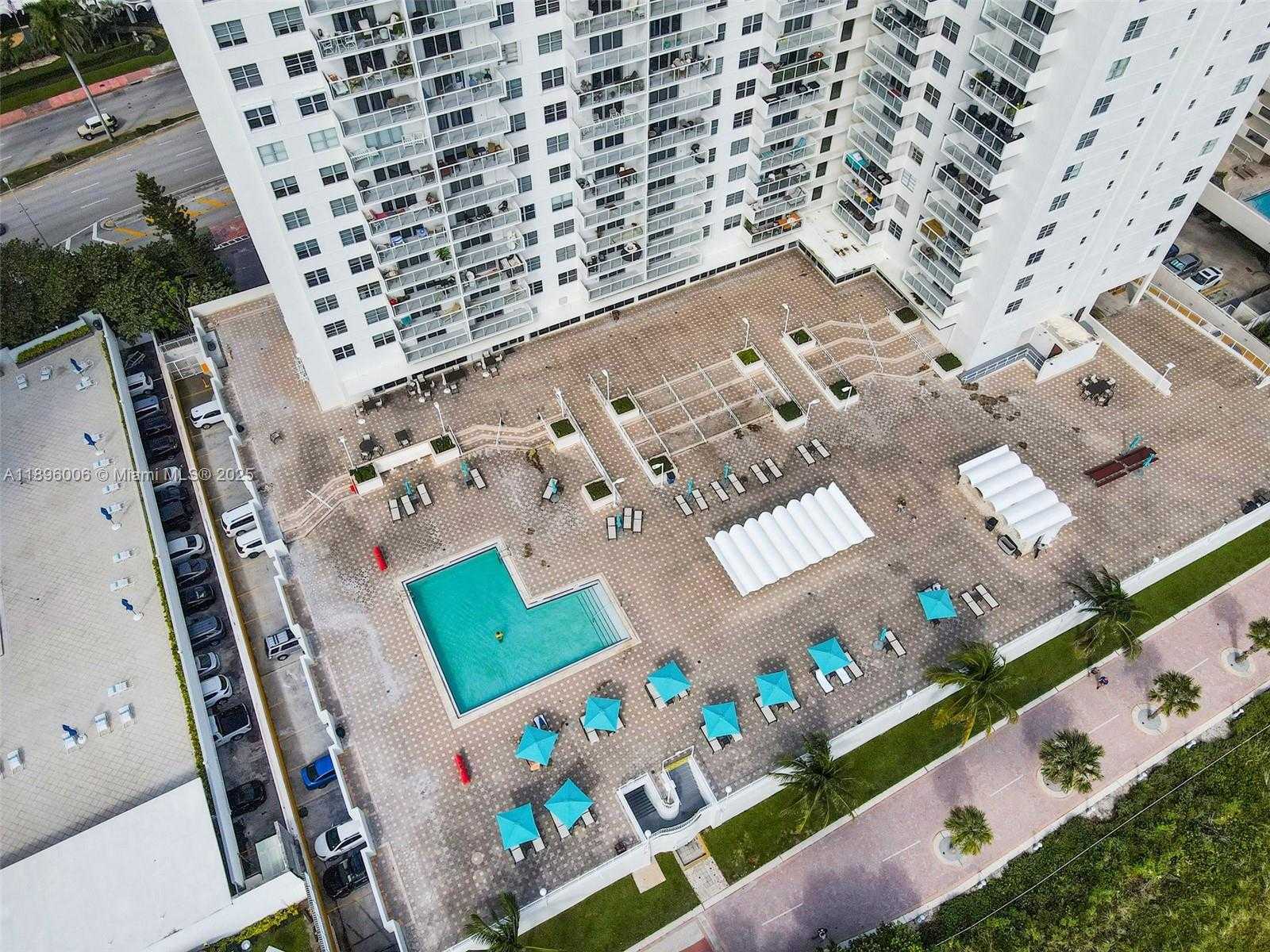 Small Image of 5701 COLLINS AVE #419, Miami Beach Number 3