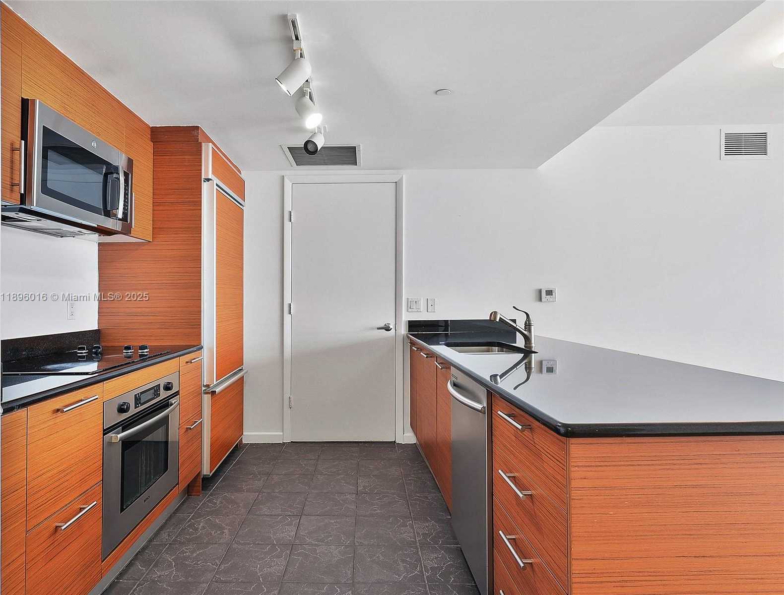 Small Image of 50 BISCAYNE BLVD #4008, Miami Number 25