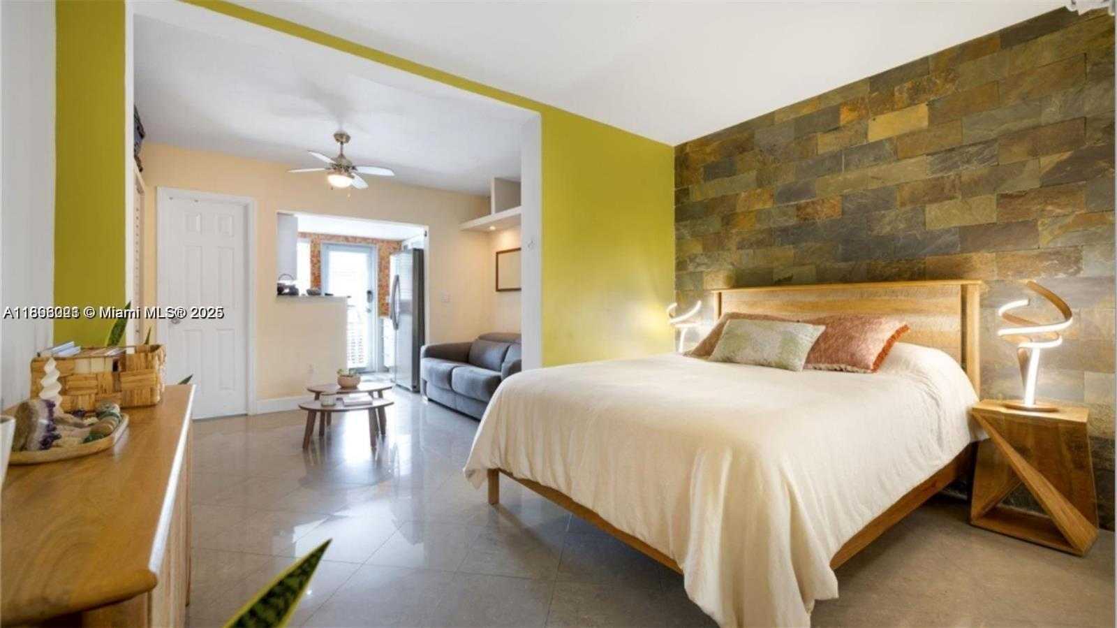 Small Image of 626 MERIDIAN AVE #5, Miami Beach Number 2