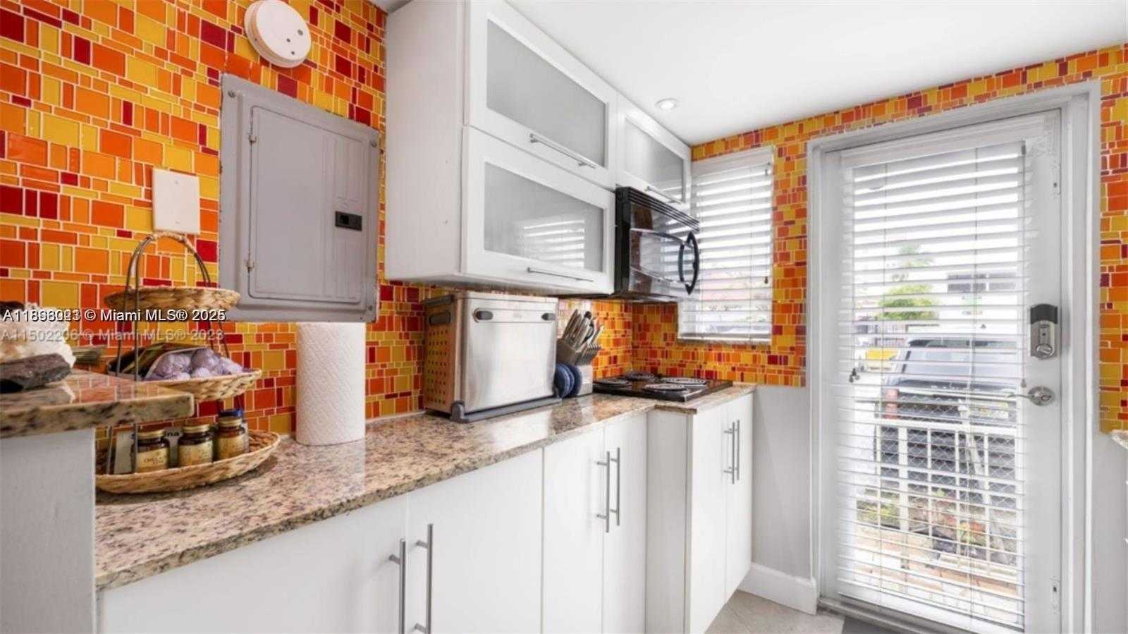 Small Image of 626 MERIDIAN AVE #5, Miami Beach Number 5