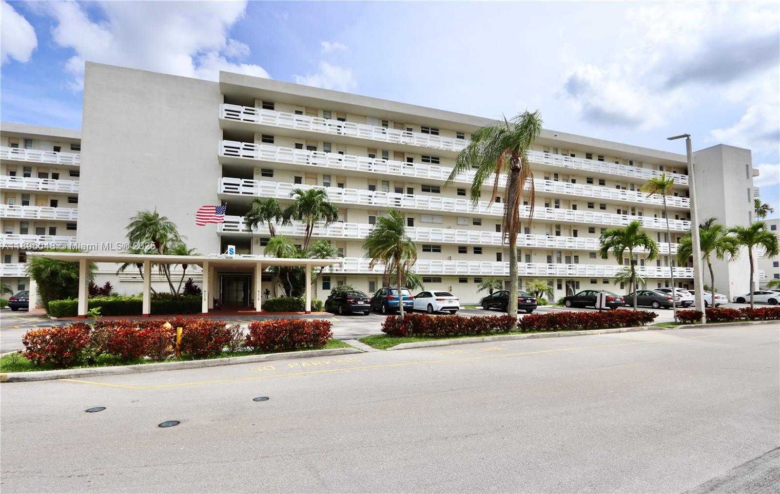 Small Image of 3020 MARCOS DR #S208, Aventura Number 25