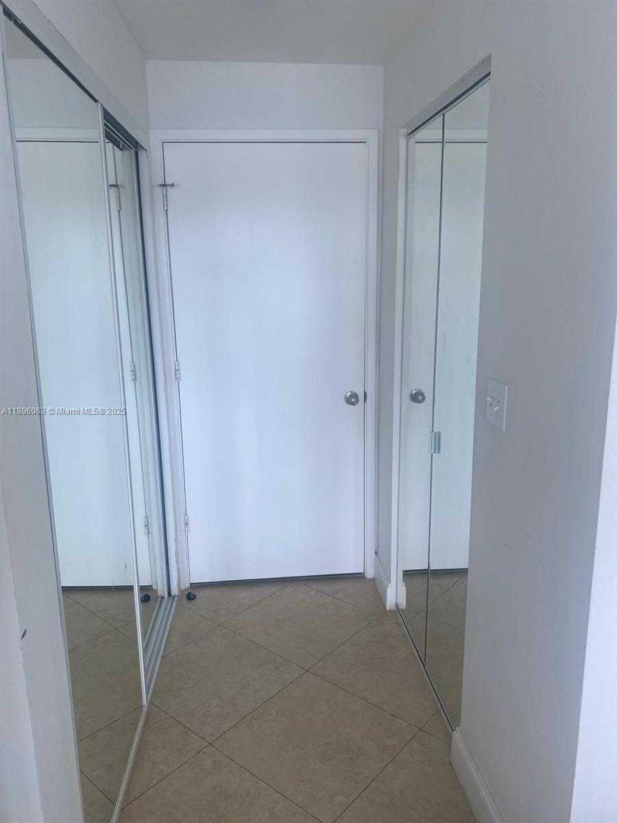 Small Image of 6580 INDIAN CREEK DR #206, Miami Beach Number 22