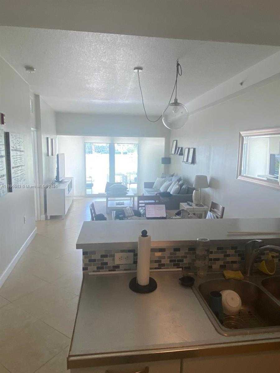 Small Image of 6580 INDIAN CREEK DR #206, Miami Beach Number 3