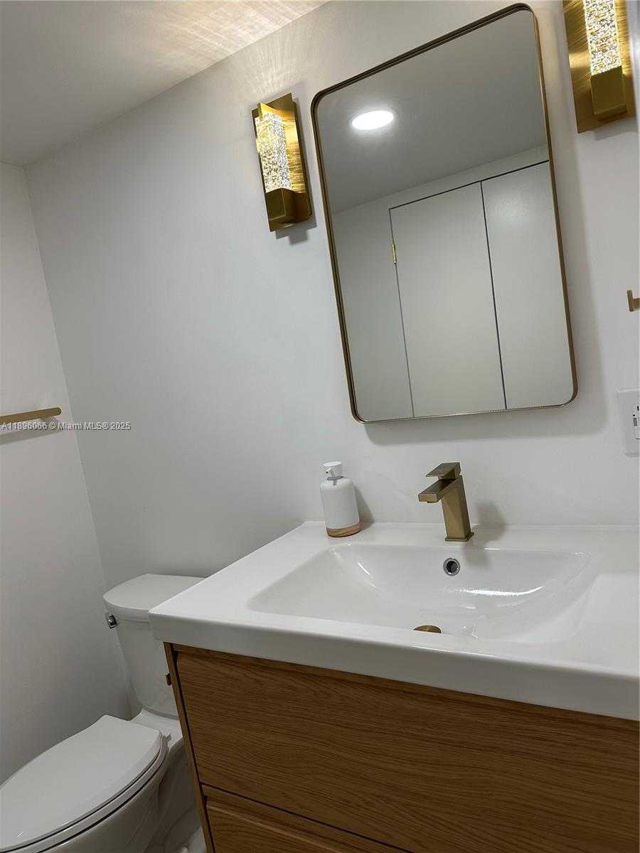 Small Image of 1865 SOUTH OCEAN DR #14N, Hallandale Beach Number 35