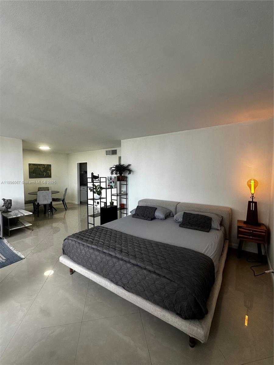 Small Image of 1200 WEST AVE #914, Miami Beach Number 11