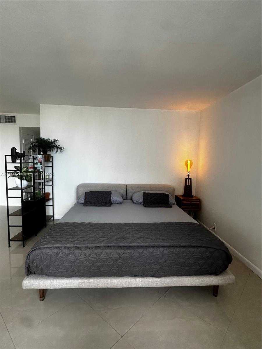 Small Image of 1200 WEST AVE #914, Miami Beach Number 12