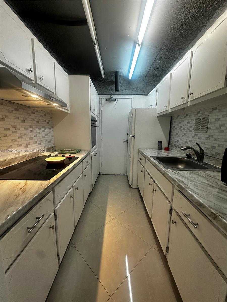 Small Image of 1200 WEST AVE #914, Miami Beach Number 22