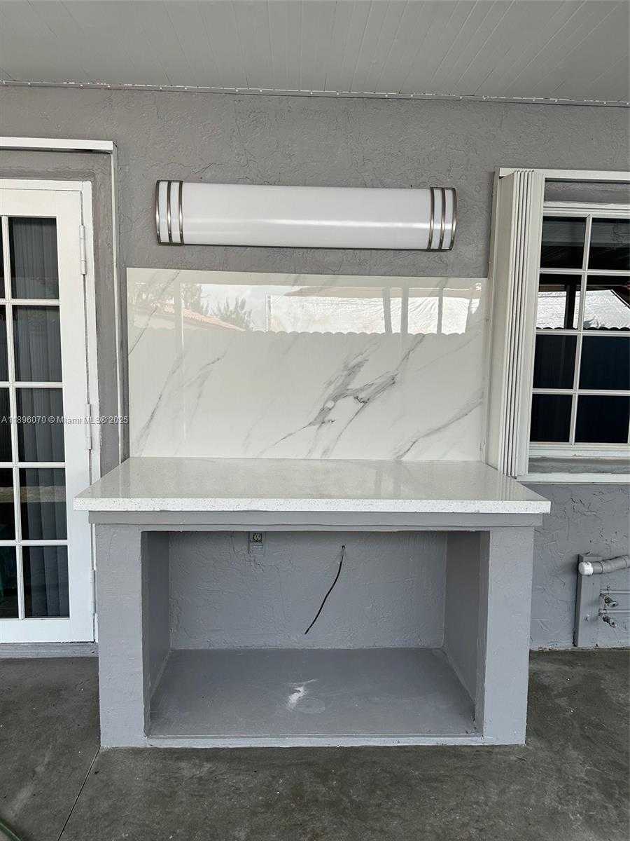 Small Image of 6500 WEST 25TH LN, Hialeah Number 12