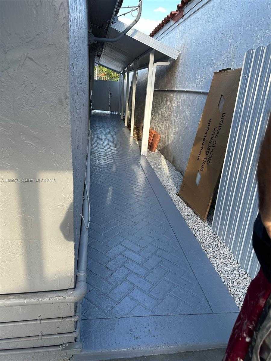 Small Image of 6500 WEST 25TH LN, Hialeah Number 13