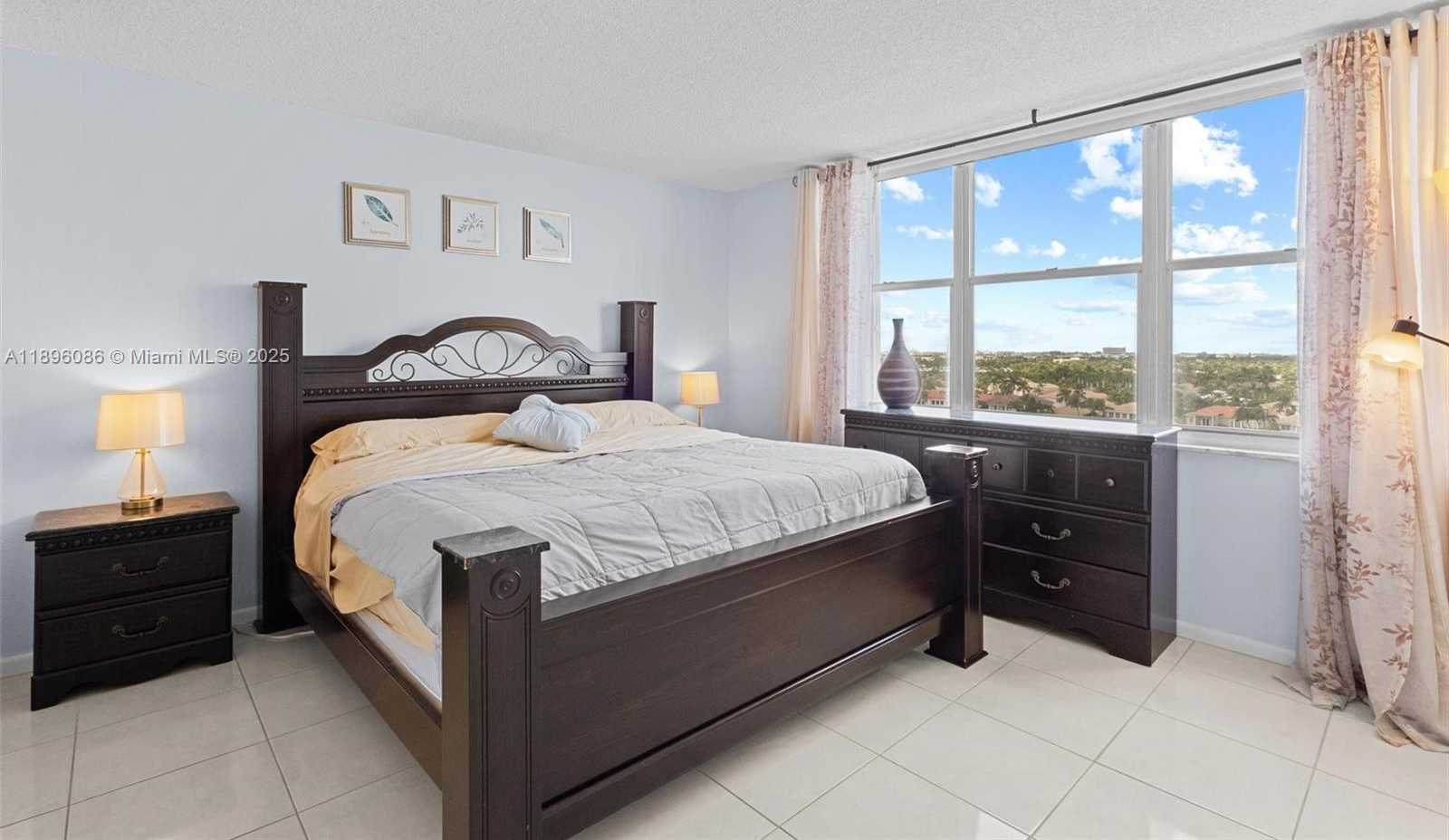 Imagen de Pequeño Objeto