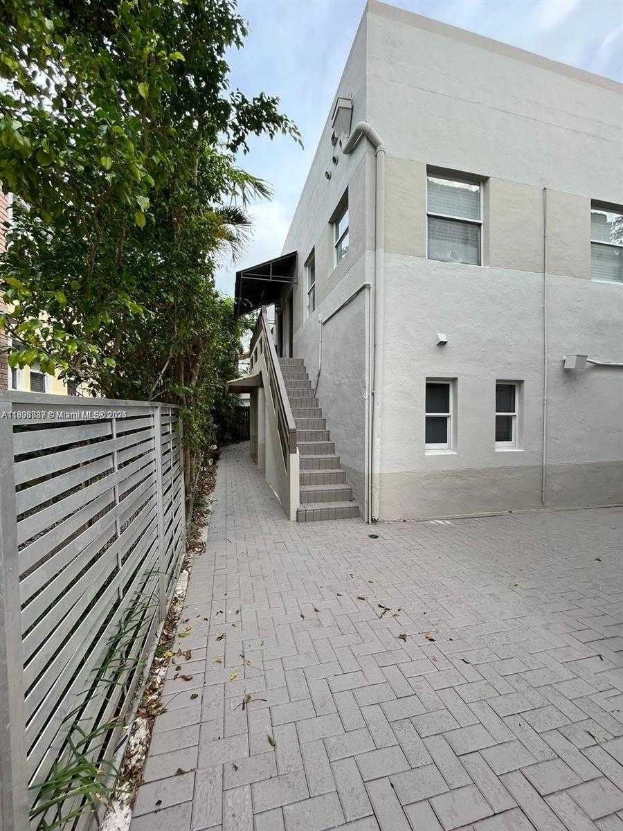 Small Image of 833 WEST 39TH ST #5, Miami Beach Number 2
