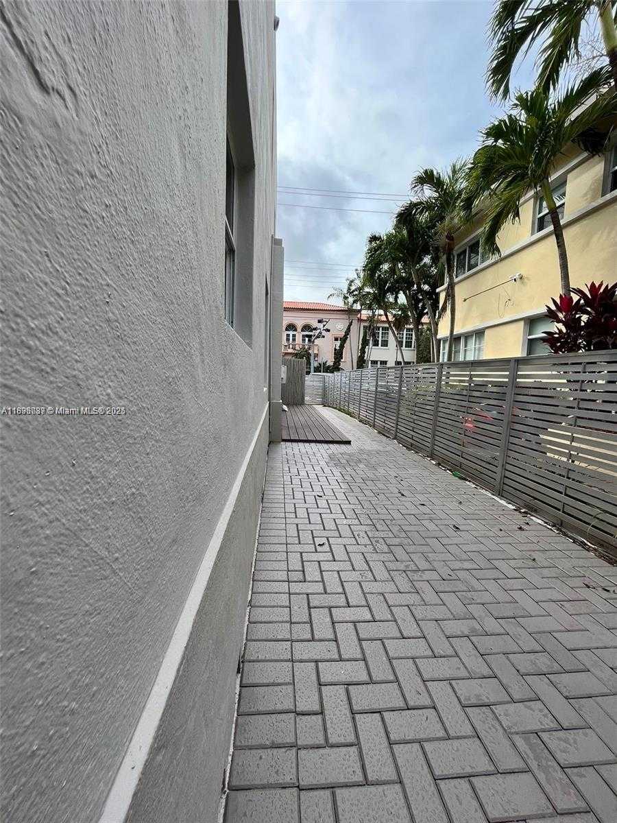 Small Image of 833 WEST 39TH ST #5, Miami Beach Number 3