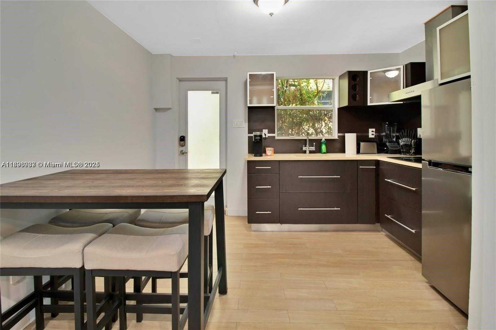 Small Image of 833 WEST 39TH ST #5, Miami Beach Number 6