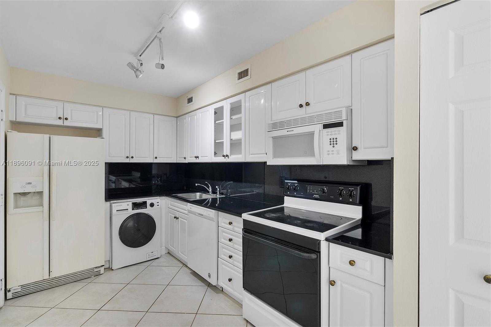 Small Image of 6770 INDIAN CREEK DR #8R, Miami Beach Number 8