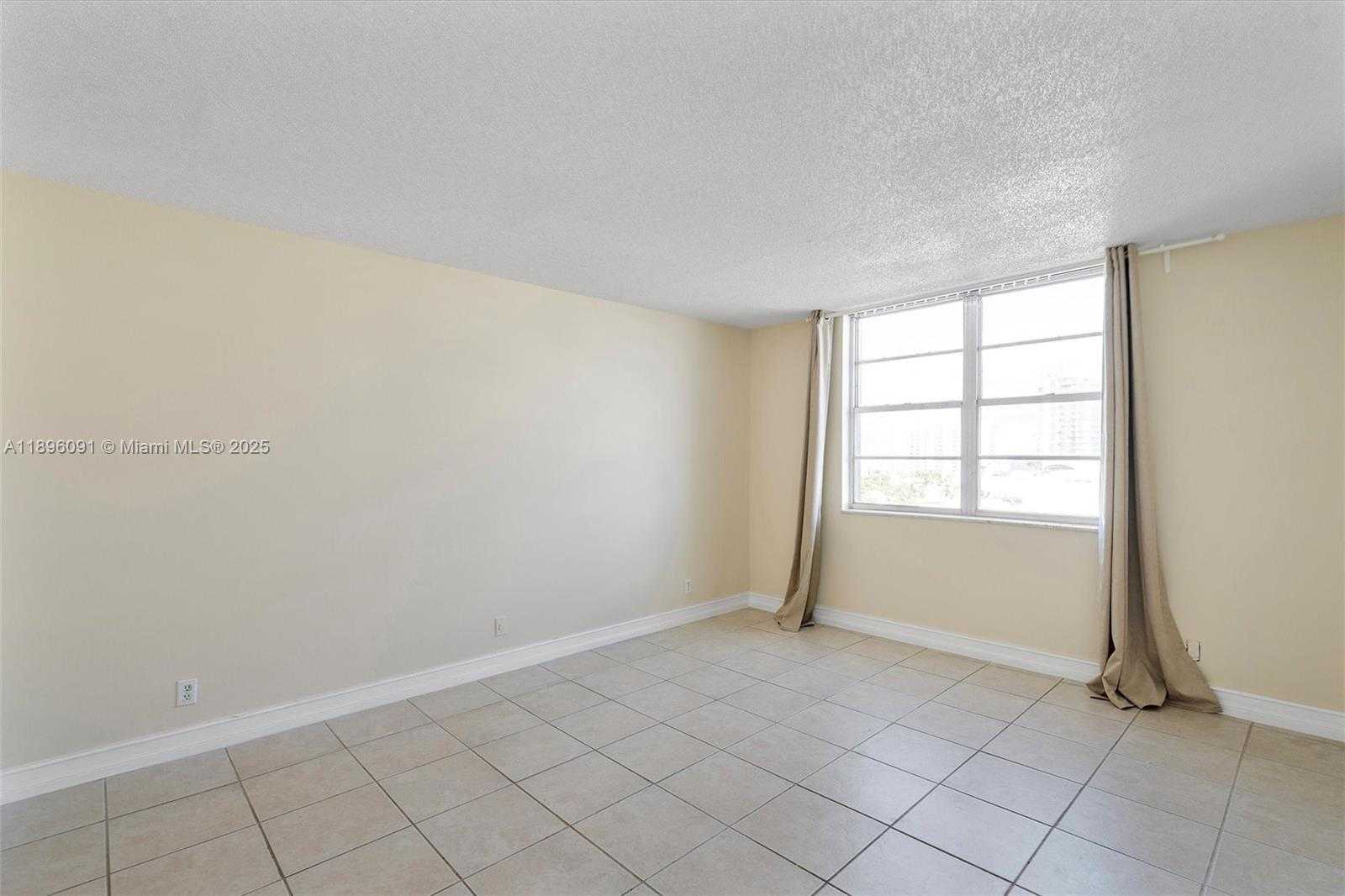 Small Image of 6770 INDIAN CREEK DR #8R, Miami Beach Number 9