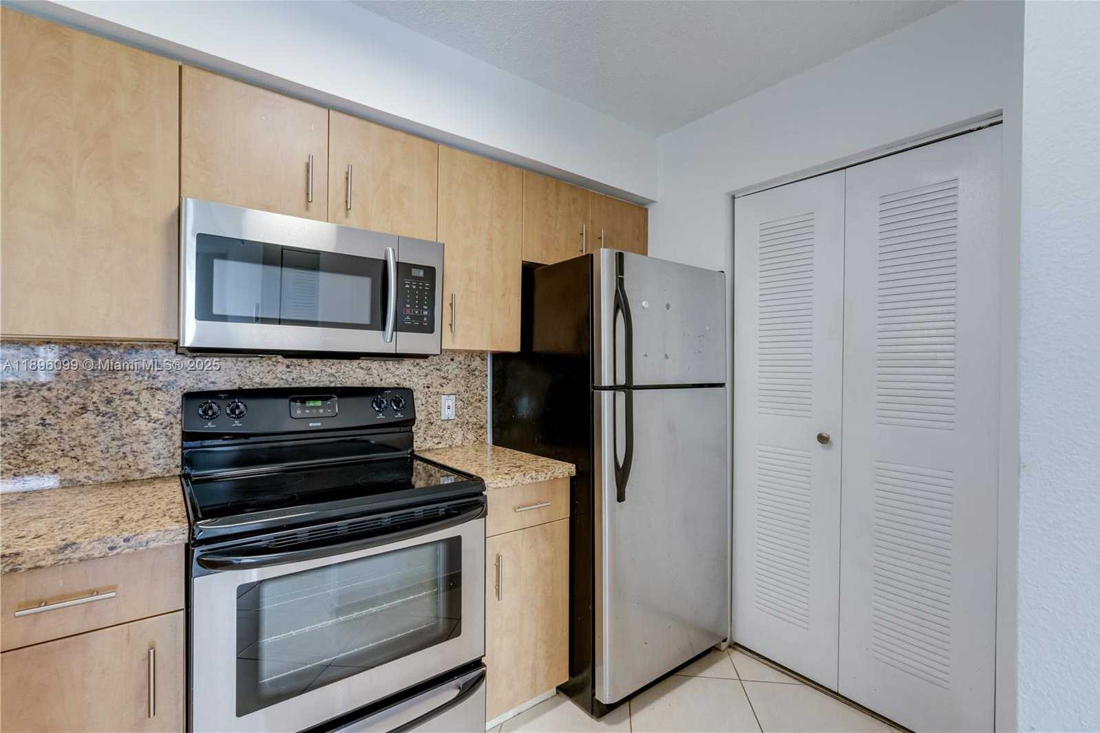Small Image of 4350 NORTH WEST 107TH AVE #204, Doral Number 5