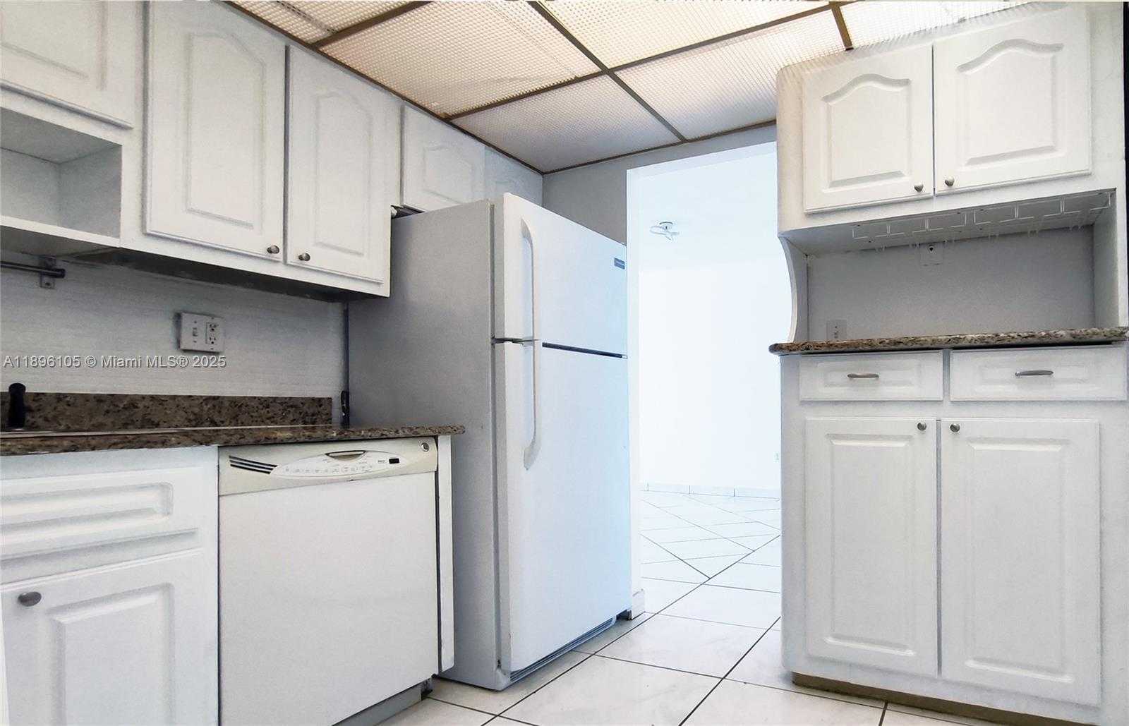 Small Image of 500 BAYVIEW DR #2127, Sunny Isles Beach Number 5