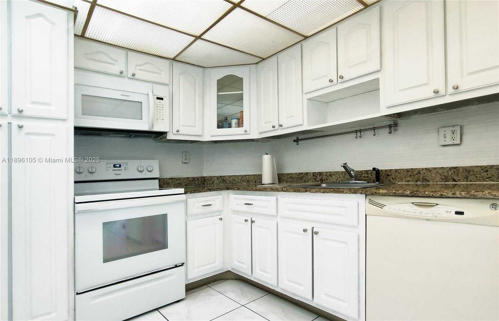 Small Image of 500 BAYVIEW DR #2127, Sunny Isles Beach Number 6