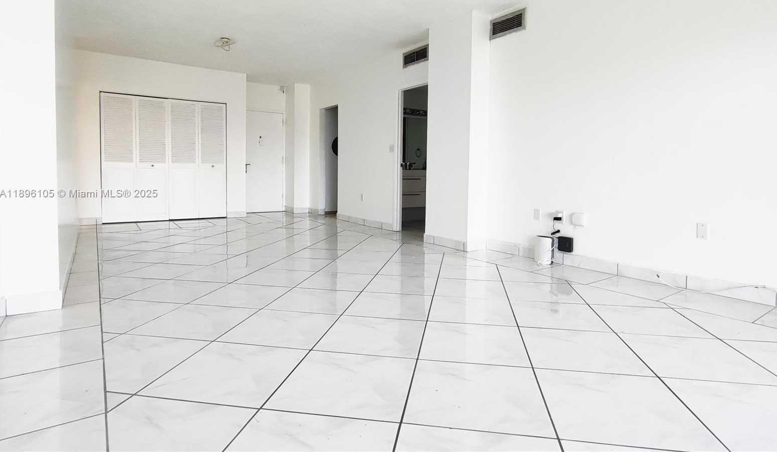 Small Image of 500 BAYVIEW DR #2127, Sunny Isles Beach Number 8