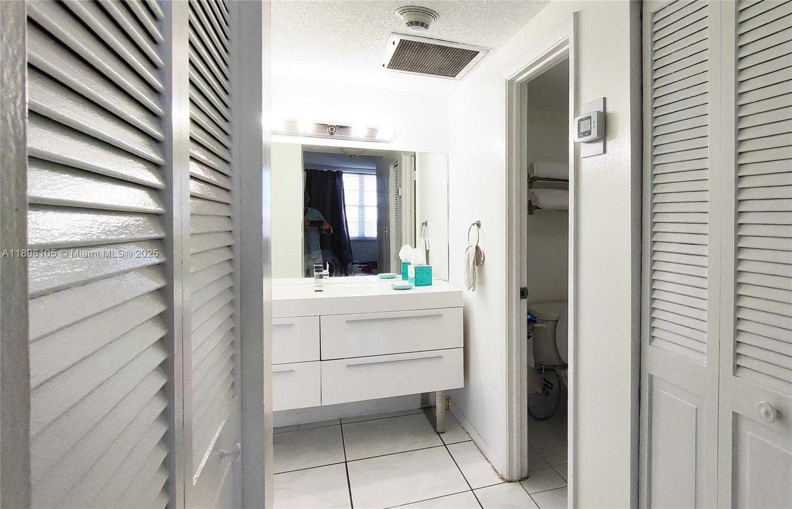 Small Image of 500 BAYVIEW DR #2127, Sunny Isles Beach Number 9