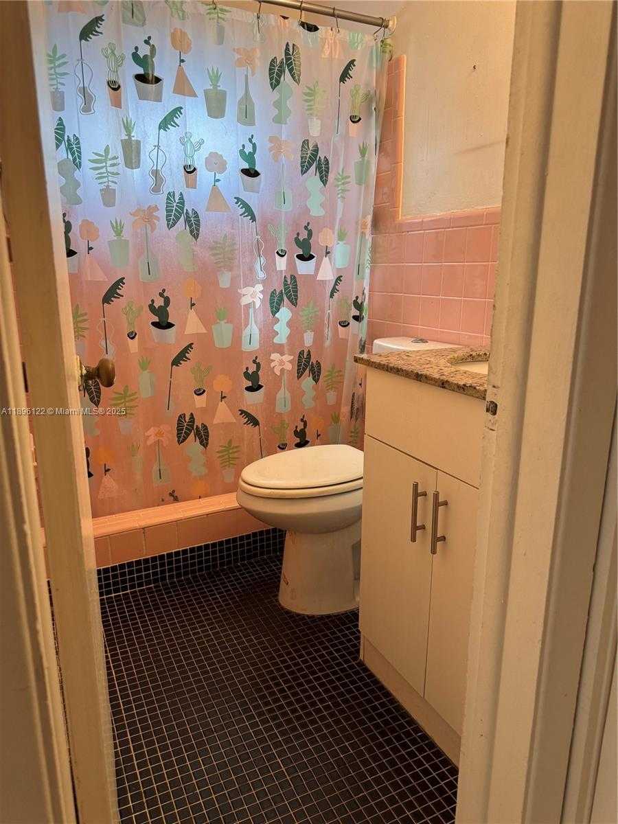 Small Image of Hollywood Number 3