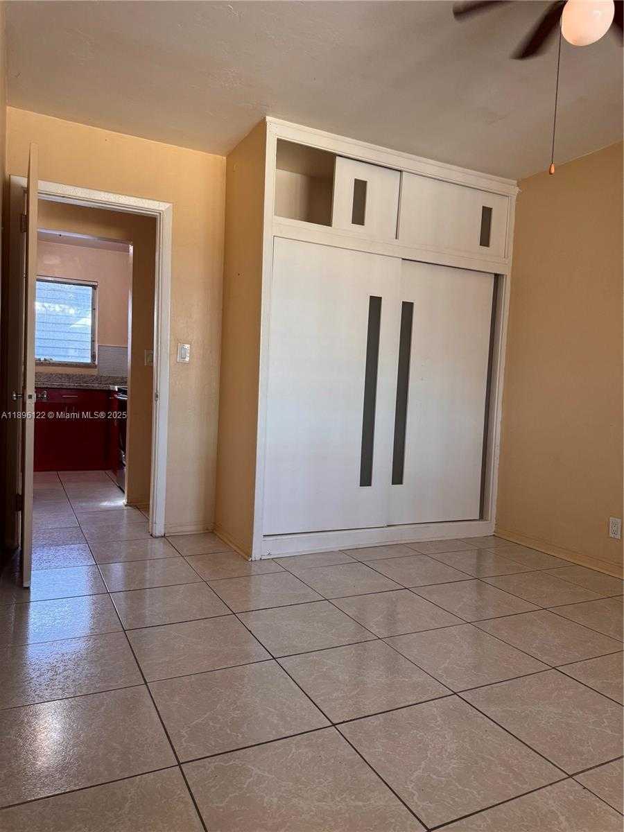 Small Image of Hollywood Number 5