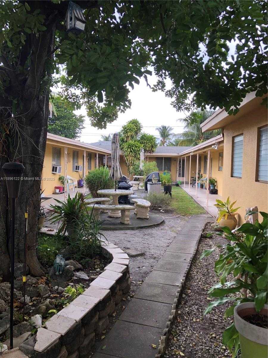 Small Image of Hollywood Number 7