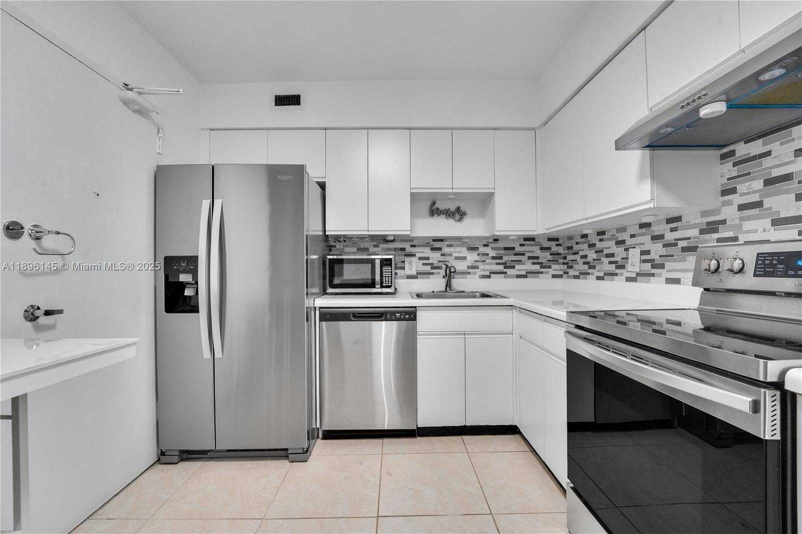 Small Image of 5151 COLLINS AVE #925, Miami Beach Number 10