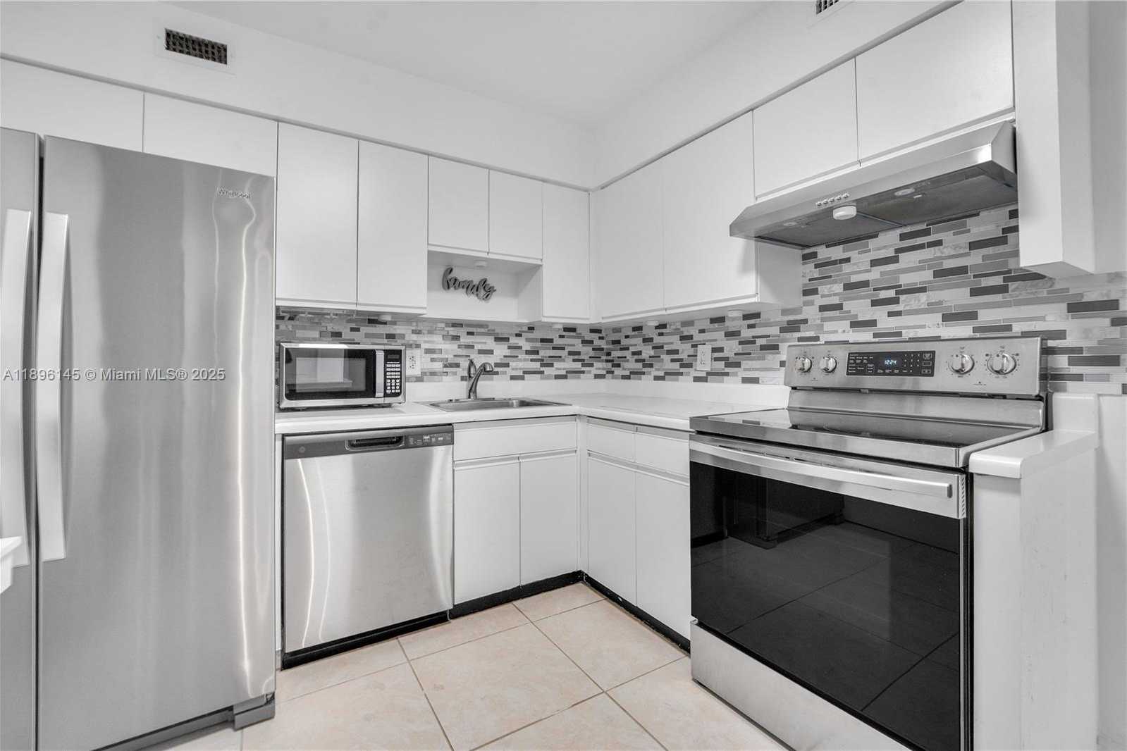 Small Image of 5151 COLLINS AVE #925, Miami Beach Number 11