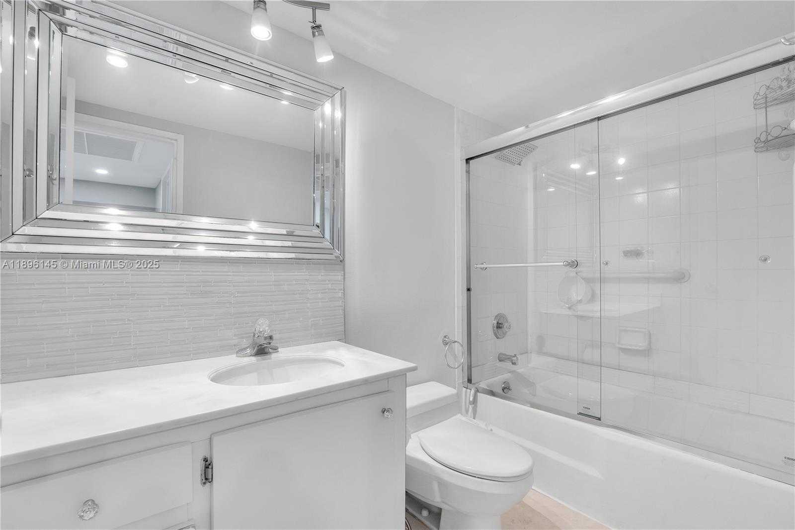 Small Image of 5151 COLLINS AVE #925, Miami Beach Number 18