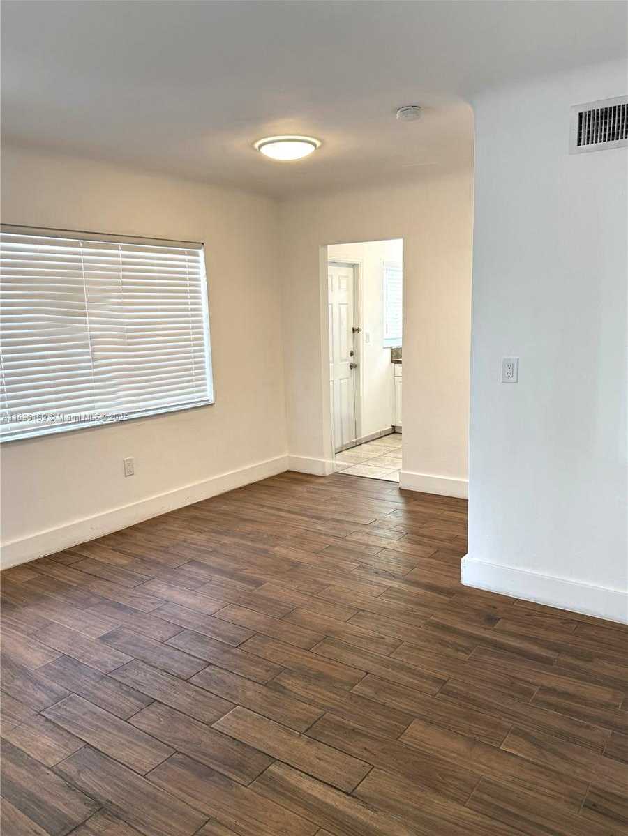 Small Image of 2101 BAY DR #2, Miami Beach Number 10